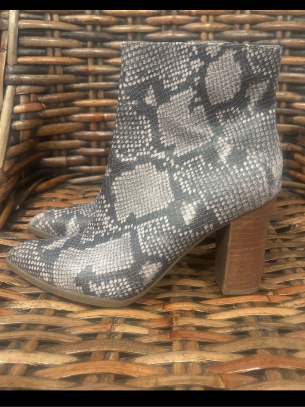 Carlos Santana Snake Print Ankle Boots - Gray and Black in size 7